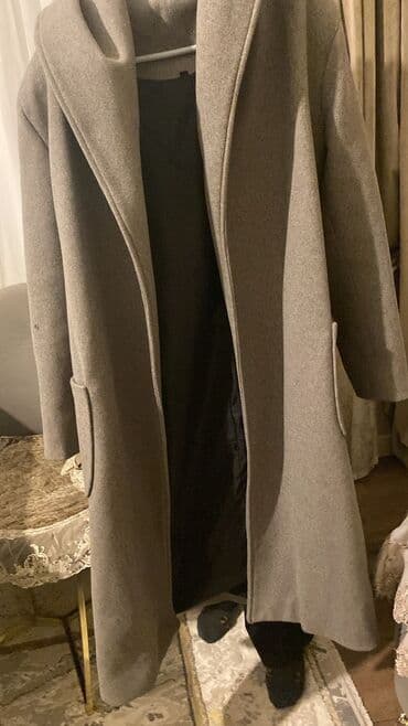 Qadın palto – boz rəng, kapüşonlu, kəmərli - Model: uzun, klassik düz lalafo.az -da Qadın palto – boz rəng, kapüşonlu, kəmərli - Model: uzun, klassik düz