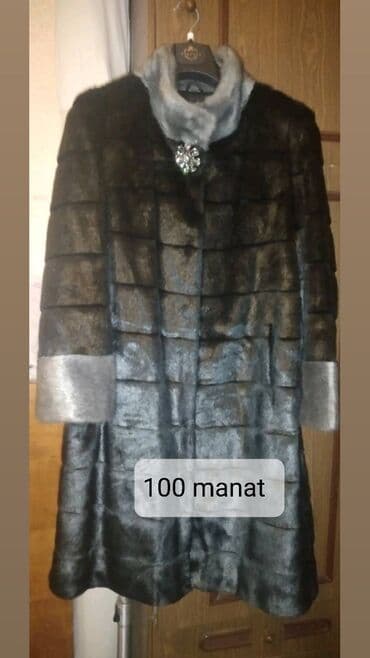 Çox az 2-3 dəfə geyilib.Təzəkimidi.Qara rəng,qolları,boynu boz lalafo.az -da Çox az 2-3 dəfə geyilib.Təzəkimidi.Qara rəng,qolları,boynu boz