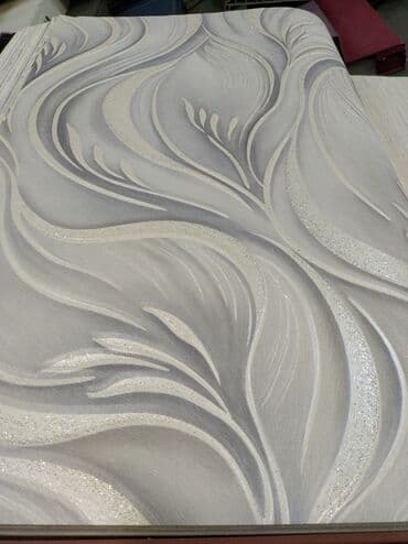 Dekorativ divar kağızı – gümüşü-boz tonlarda, iri dalğavari ornament lalafo.az -da Dekorativ divar kağızı – gümüşü-boz tonlarda, iri dalğavari ornament