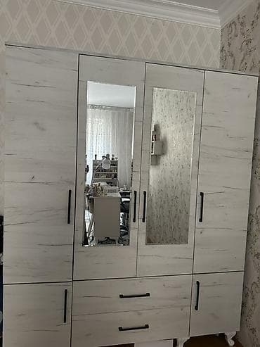 Mebel paketi - Geyim şkafı: Açıq ağ-ağac teksturalı korpus, qara at lalafo.az Mebel paketi - Geyim şkafı: Açıq ağ-ağac teksturalı korpus, qara