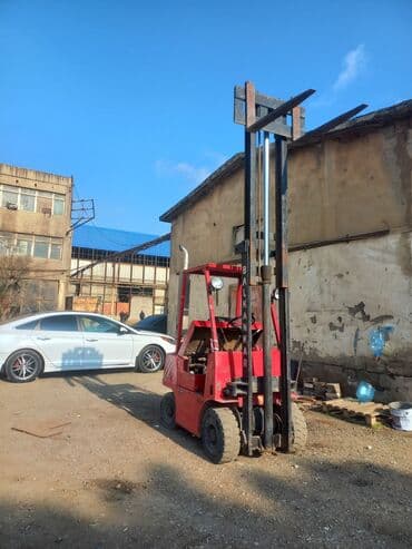 Yükgötürən (forklift) – qaldırıcı texnika - Rəng: qırmızı - Yanacaq lalafo.az -da — 2 Yükgötürən (forklift) – qaldırıcı texnika - Rəng: qırmızı - Yanacaq — 2