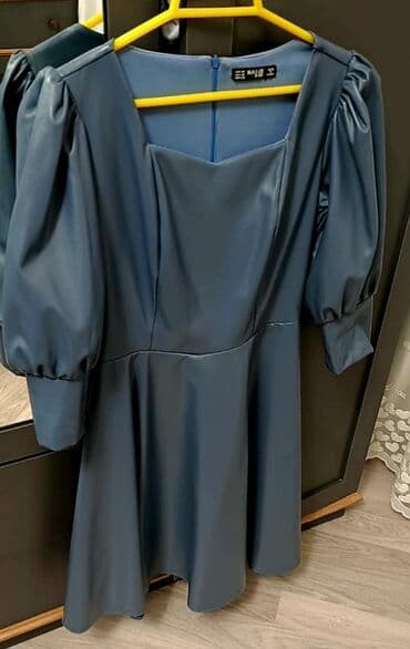 Mavi rəngdə qadın paltarı - Stil: kvadrat dekolteli, yüngül lalafo.az -da Mavi rəngdə qadın paltarı - Stil: kvadrat dekolteli, yüngül