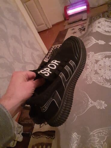 Gencede satilir Məhsul: Qara rəngli idman ayaqqabısı (SPOR yazılı) - lalafo.az -da Gencede satilir Məhsul: Qara rəngli idman ayaqqabısı (SPOR yazılı) -