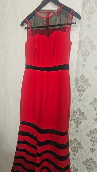 Qırmızı rəngdə, torlu detalları olan zərif "Single Paradise" markalı lalafo.az -da Qırmızı rəngdə, torlu detalları olan zərif "Single Paradise" markalı