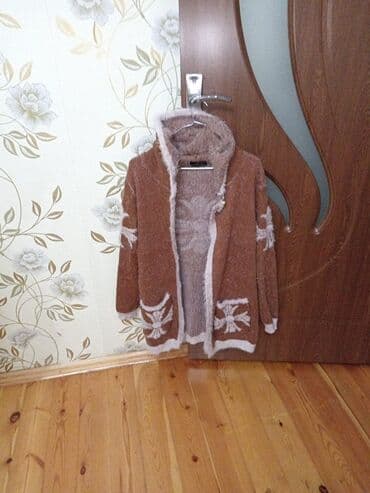 Tüylü kapüşonlu kardiqan/sviter - Rəng: qəhvəyi, krem/ağ detallar - lalafo.az -da Tüylü kapüşonlu kardiqan/sviter - Rəng: qəhvəyi, krem/ağ detallar -