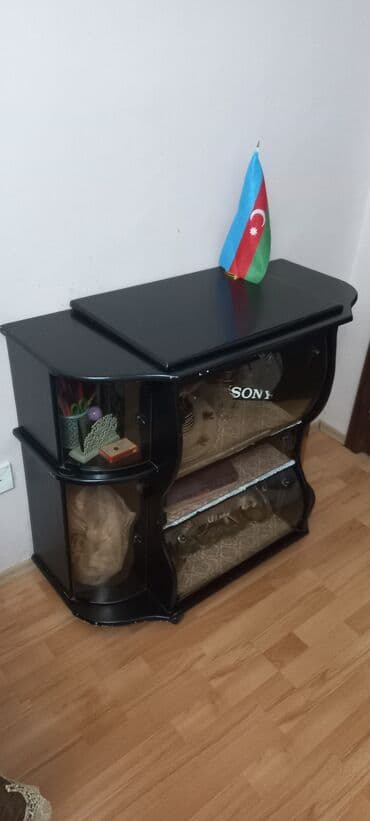 İşlənmiş, Düz TV altlığı, Polkalı, Şüşəli lalafo.az -da İşlənmiş, Düz TV altlığı, Polkalı, Şüşəli