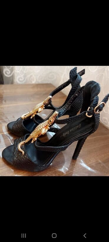 Qadın üçün zərif yüksək dabanlı sandal. - Rəng: qara - Material lalafo.az -da Qadın üçün zərif yüksək dabanlı sandal. - Rəng: qara - Material