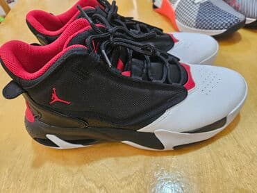 –NİKE JORDAN MAX AURA 4 qara/ağ/qırmızı rəng kombinasiyası lalafo.az -da — 3 –NİKE JORDAN MAX AURA 4 qara/ağ/qırmızı rəng kombinasiyası — 3