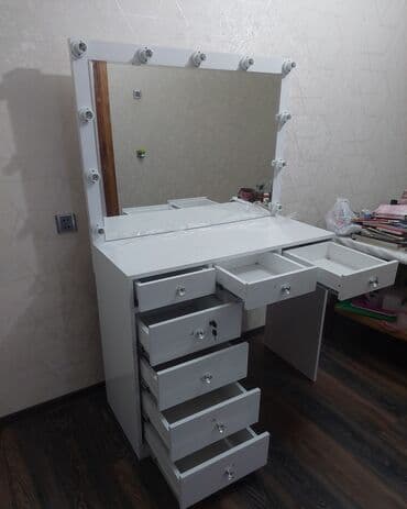 Yeni, Makiyaj üçün masa, Güzgülü lalafo.az -da Yeni, Makiyaj üçün masa, Güzgülü
