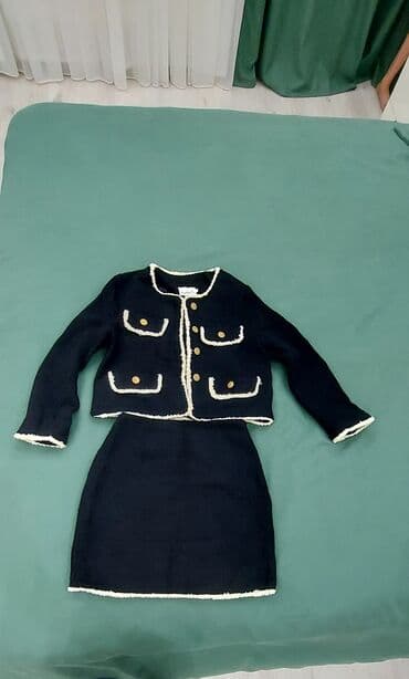 Qadın dəst – klassik tvid üslubunda iki hissəli kostyum - Rəng: qara lalafo.az -da Qadın dəst – klassik tvid üslubunda iki hissəli kostyum - Rəng: qara