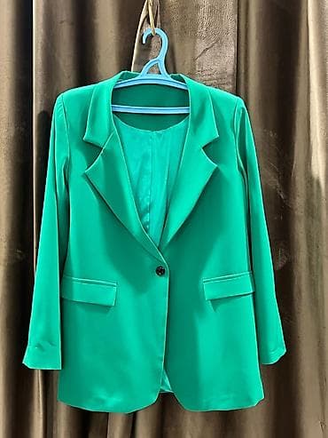 Qadın kostyumu – jilet/blazer və şalvar dəsti - Rəng: parlaq zümrüd lalafo.az -da Qadın kostyumu – jilet/blazer və şalvar dəsti - Rəng: parlaq zümrüd