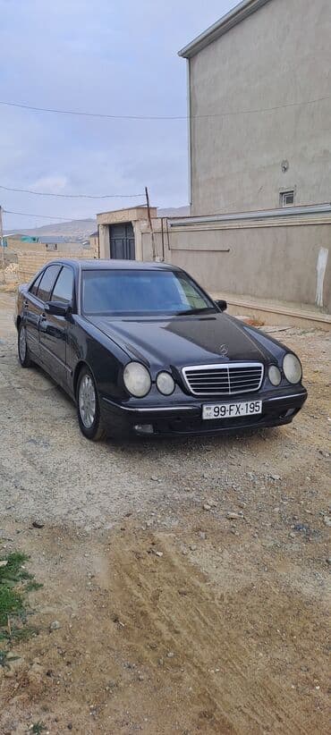Mercedes-Benz E-Class (W210), qara rəng, sedan kuzov. Xarici lalafo.az -da Mercedes-Benz E-Class (W210), qara rəng, sedan kuzov. Xarici