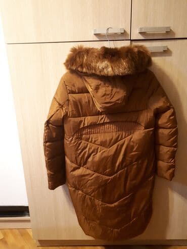 Qış kurtkası, ölçü M/L. 1 dəfə geyinilib, əla vəziyyətdədir. Baha lalafo.az -da Qış kurtkası, ölçü M/L. 1 dəfə geyinilib, əla vəziyyətdədir. Baha