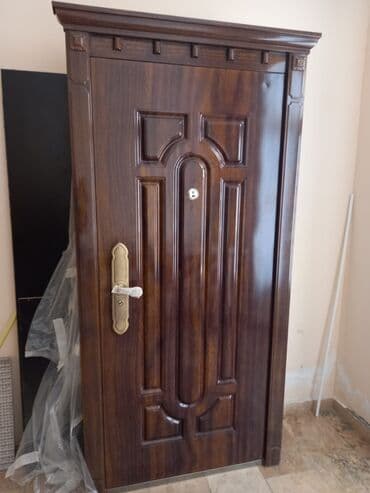 Dəmir giriş qapısı – tünd qəhvəyi ağac teksturalı dekor paneli ilə. - lalafo.az -da Dəmir giriş qapısı – tünd qəhvəyi ağac teksturalı dekor paneli ilə. -