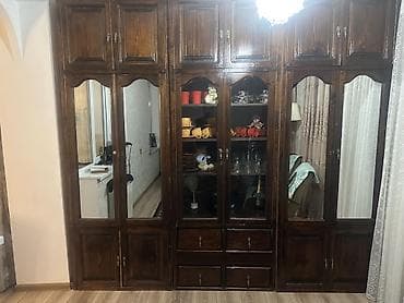 Klassik taxta vitrinli şkaf Keyfiyyətli, möhkəm materialdan lalafo.az -da Klassik taxta vitrinli şkaf Keyfiyyətli, möhkəm materialdan