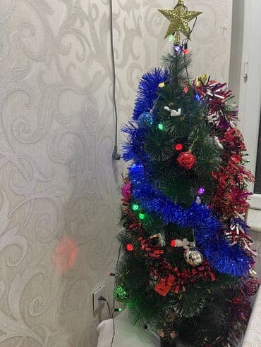 Yeni il ağacı – bəzədilmiş və işıqlı - Təxmini hündürlük: orta ölçü lalafo.az -da Yeni il ağacı – bəzədilmiş və işıqlı - Təxmini hündürlük: orta ölçü