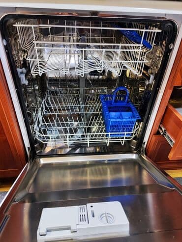 Qabyuyan maşın Indesit, Tam qabaritli (60 sm.), Ayrıca dayanan lalafo.az -da Qabyuyan maşın Indesit, Tam qabaritli (60 sm.), Ayrıca dayanan