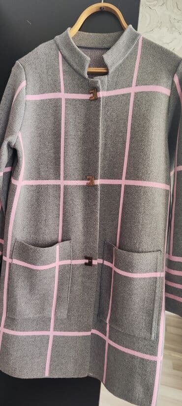 Qadınlar üçün trikotaj kardiqan - Rəng: boz fon üzərində açıq çəhrayı lalafo.az -da Qadınlar üçün trikotaj kardiqan - Rəng: boz fon üzərində açıq çəhrayı