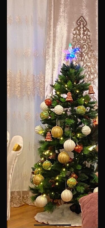 Yeni il ağacı – tam bəzədilmiş - Təxminən 1,8–2 m hündürlükdə süni lalafo.az -da Yeni il ağacı – tam bəzədilmiş - Təxminən 1,8–2 m hündürlükdə süni