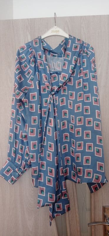 ZAHRA markalı qadın bluzası - Rəng və naxış: Mavi fon üzərində lalafo.az -da ZAHRA markalı qadın bluzası - Rəng və naxış: Mavi fon üzərində