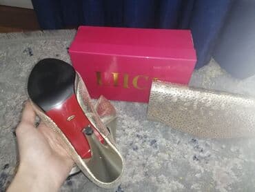 Qızılı rəngli dəst – yüksək dabanlı ayaqqabı və uyğun klatç - Brend lalafo.az -da Qızılı rəngli dəst – yüksək dabanlı ayaqqabı və uyğun klatç - Brend