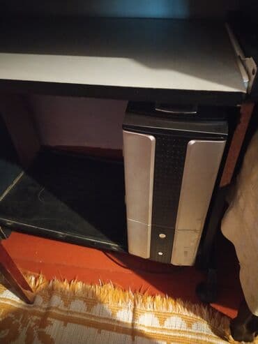 Köhnə kompüter. Manitor işləyir, sistem bloku da işləkdir sadəcə at lalafo.az Köhnə kompüter. Manitor işləyir, sistem bloku da işləkdir sadəcə