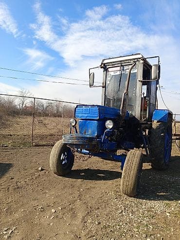 Mavi rəngli universal təkərli traktor Xüsusiyyətlər: - Kabinalı lalafo.az -da Mavi rəngli universal təkərli traktor Xüsusiyyətlər: - Kabinalı