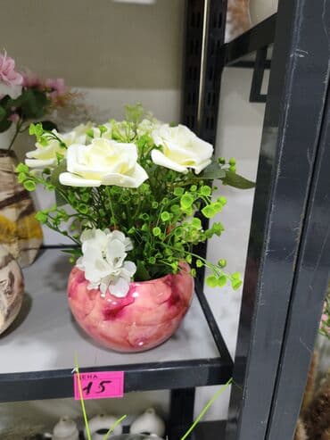 Dekorativ süni güllər kompozisiyası – çəhrayı keramika vazada. - lalafo.az -da Dekorativ süni güllər kompozisiyası – çəhrayı keramika vazada. -