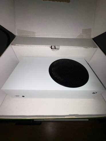 Xbox Series S oyun konsolu - Rəng: ağ gövdə, üst hissədə böyük qara lalafo.az -da Xbox Series S oyun konsolu - Rəng: ağ gövdə, üst hissədə böyük qara