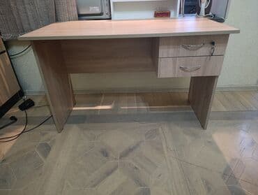 İşlənmiş, İşçi üçün, Dördbucaq masa lalafo.az -da İşlənmiş, İşçi üçün, Dördbucaq masa