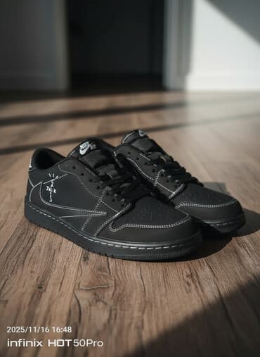 Qara rəngli kişi/kadın idman ayaqqabısı - Rəng: Tam qara, ağ lalafo.az -da Qara rəngli kişi/kadın idman ayaqqabısı - Rəng: Tam qara, ağ