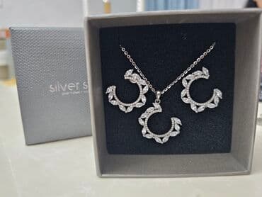 Dəstə daxildir: Sırğa, Sep, Boyunbağı, Gümüş, 925 Əyar lalafo.az -da Dəstə daxildir: Sırğa, Sep, Boyunbağı, Gümüş, 925 Əyar