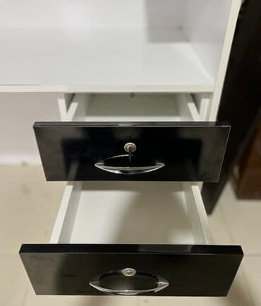 Sifarişlə ofis divanları: Resepsiyon/iş masası – ağ və qara rəng kombinasiyası Xüsusiyyətlər: - lalafo.az -da — 3 Sifarişlə ofis divanları: Resepsiyon/iş masası – ağ və qara rəng kombinasiyası Xüsusiyyətlər: - — 3