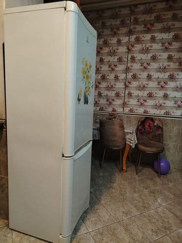 İşlənmiş 2 qapılı Indesit Soyuducu Satılır, rəng - Ağ lalafo.az -da İşlənmiş 2 qapılı Indesit Soyuducu Satılır, rəng - Ağ