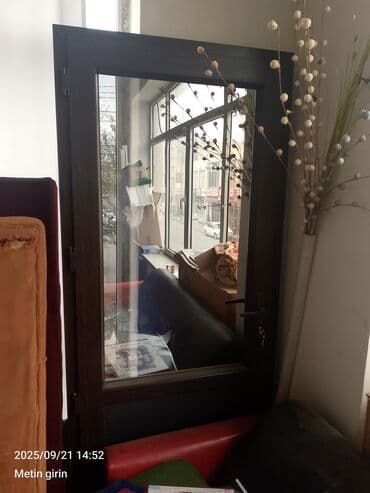 Tünd qəhvəyi rəngdə PVC pəncərə çərçivəsi və açılan qanad. - lalafo.az -da Tünd qəhvəyi rəngdə PVC pəncərə çərçivəsi və açılan qanad. -