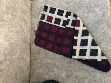 Kvadrat naxışlı şərf/şal - Material: yumşaq, isti toxunmalı parça lalafo.az -da Kvadrat naxışlı şərf/şal - Material: yumşaq, isti toxunmalı parça