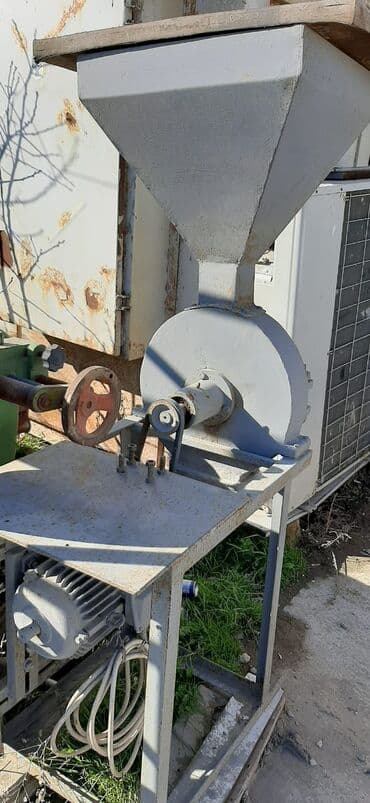 Yem üyüdəndir, tam işlək vəziyyətdədir.Sutkalıq gücü 1.5-2 tondur lalafo.az -da Yem üyüdəndir, tam işlək vəziyyətdədir.Sutkalıq gücü 1.5-2 tondur