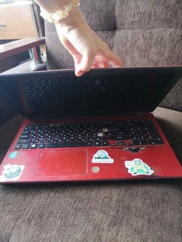 Acer Aspire E5-571G-37WE noutbuk - Rəng: qırmızı korpus - Seriya lalafo.az -da Acer Aspire E5-571G-37WE noutbuk - Rəng: qırmızı korpus - Seriya