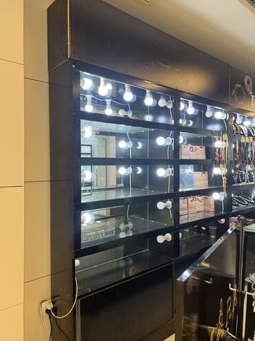 Parfum Vitrinləri satılır . İçinin işıqları var güzgüsü var çox ideal lalafo.az -da Parfum Vitrinləri satılır . İçinin işıqları var güzgüsü var çox ideal