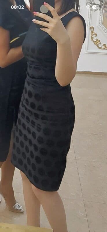 Qara rəngli zərif qadın donu. - Model: dizə qədər uzunluq, bədənə lalafo.az -da Qara rəngli zərif qadın donu. - Model: dizə qədər uzunluq, bədənə