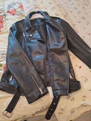 Qara biker üslubunda dəri görünümlü qadın gödəkçə. Xüsusiyyətlər: - lalafo.az -da Qara biker üslubunda dəri görünümlü qadın gödəkçə. Xüsusiyyətlər: -