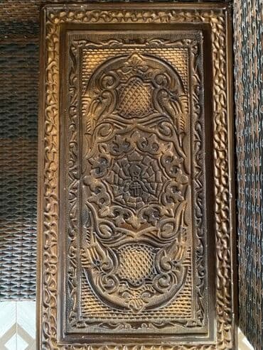 Ağacdan hazırlanmış, əl oyma naxışlı tavla dəsti. - Material: bərk lalafo.az -da Ağacdan hazırlanmış, əl oyma naxışlı tavla dəsti. - Material: bərk