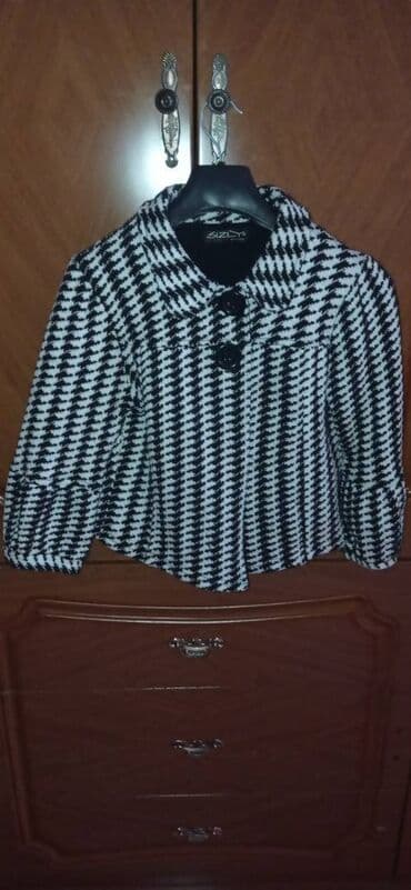 Ağ qara kostyum M razmer - 38 bədən lalafo.az -da Ağ qara kostyum M razmer - 38 bədən