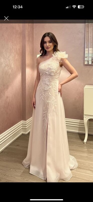 S razmerdir. 1500 AZN-ə atelyedə xüsusi tikdirilib, cəmi 1 dəfə lalafo.az -da S razmerdir. 1500 AZN-ə atelyedə xüsusi tikdirilib, cəmi 1 dəfə