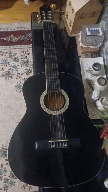 Klassik akustik gitara – qara rəng - Korpus: tam ölçülü klassik lalafo.az -da Klassik akustik gitara – qara rəng - Korpus: tam ölçülü klassik