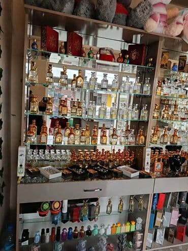 Sifarişlə şərab evi üçün vitrinlər: Şəkildə gösdərilən parfumlar bujiteryalar və xırda aksesuarlar lalafo.az -da — 2 Sifarişlə şərab evi üçün vitrinlər: Şəkildə gösdərilən parfumlar bujiteryalar və xırda aksesuarlar — 2