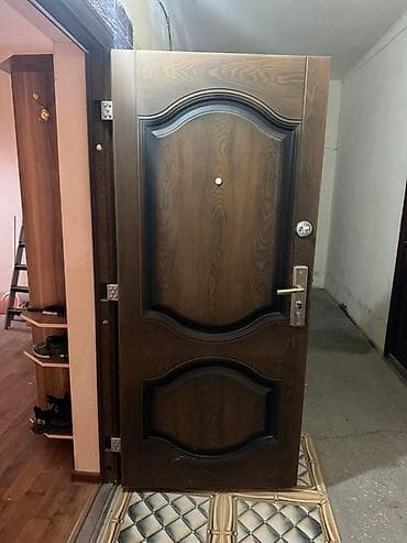 Dəmir giriş qapısı – taxta teksturalı, tünd qəhvəyi rəngdə dekorativ lalafo.az -da — 2 Dəmir giriş qapısı – taxta teksturalı, tünd qəhvəyi rəngdə dekorativ — 2