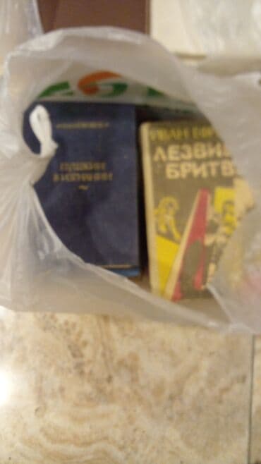 Muxtelif janrda kitablarhardasa 150 200 e yaxin kitabdi50 qepikden lalafo.az -da Muxtelif janrda kitablarhardasa 150 200 e yaxin kitabdi50 qepikden