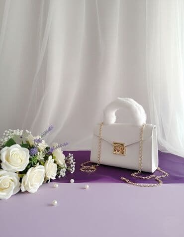 Ağ mini çiyin/əl çantası – zərif və modern dizayn - Material: hamar lalafo.az -da Ağ mini çiyin/əl çantası – zərif və modern dizayn - Material: hamar