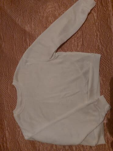 Белая толстовка немного короткая. Ни разу не ношеная. Размер S. Пятен lalafo.az -da Белая толстовка немного короткая. Ни разу не ношеная. Размер S. Пятен